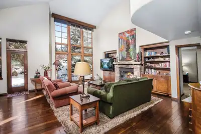Image de Single family home on Beaver Creek golf course with lots of upgrades! !