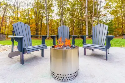 Image de Cozy Cabin in the Woods w/ Playroom, Deck & Lounge