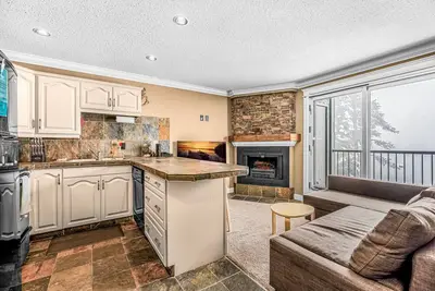 Image de Winter Escape On Perfection, Ski In/Out, Pool and Hot Tub