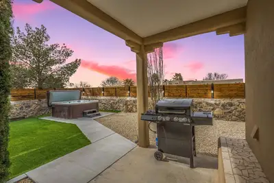 Image de Desert Sanctuary Retreat! Pet Friendly! Hot tub!