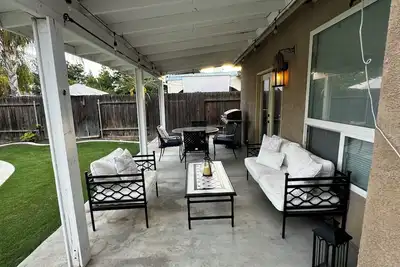 Image de Charming spacious 4 Bed house with WiFi and Ac large backyard and pool.