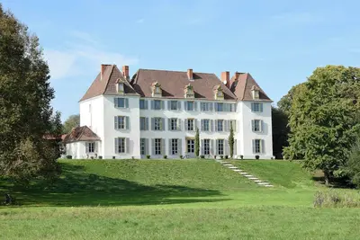 Image de Château avec hébergements pour 15 personnes pour Noel et Nouvel