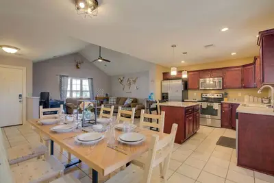 Image de Game Room, Backyard, 4 Bdrm Home - Matterhorn