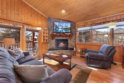 Image de Lux 2br W/Pvt deck, balcony, mtn view, jet tub, fireplace