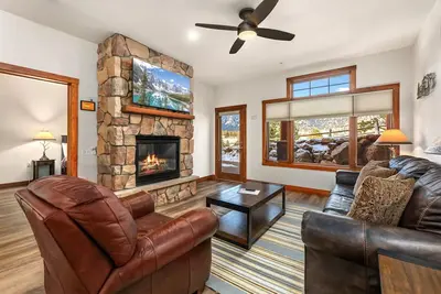 Image de Dlx 1br W/Patio, jet tub, fireplace, mtn view