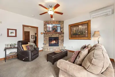 Image de 3br Condo W/Pvt deck, jet tub, fireplace, mtn view