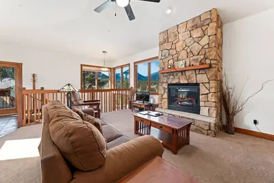 Image de Dlx 2br W/Pvt balcony, jet tub, fireplace, mtn view