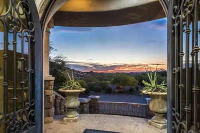 Image de Mansion in the Desert on 4 Acres for Ultimate Privacy