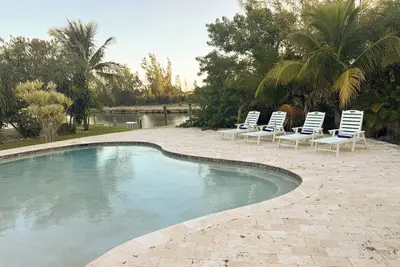 Image de Canal home with pool Taino beach just blocks away
