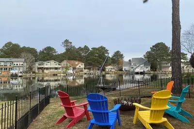 Image de Teal Bay Getaway- Waterfront, 2 Masters, Pet Friendly, 5+ Bedrooms, Sleeps 17+