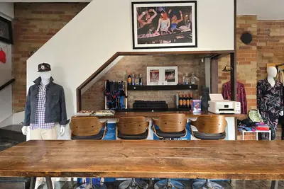 Image de 2 Storey, 2 Br Designer Loft/Clothing Studio