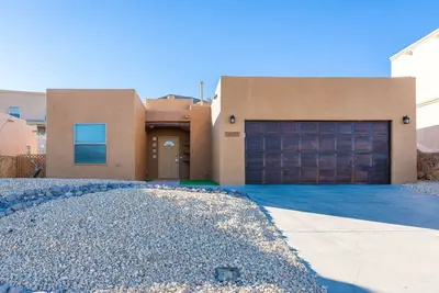 Image de Desert Retreat! Hot Tub! Pet friendly! Ev!