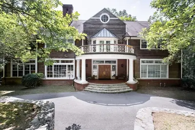 Image de Mansion in the Woods