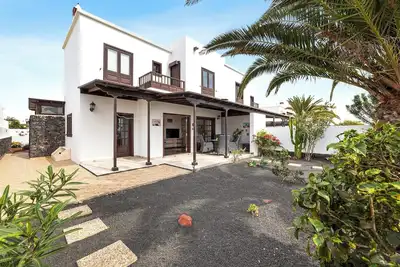 Image de Home2Book Serene Canary Style House, Garden & Pool
