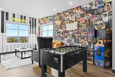 Image de Trendy Oasis: 8 Min to Broadway w/Arcade!