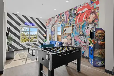 Image de Trendy Oasis: 8 Min to Broadway w/Arcade Fun!