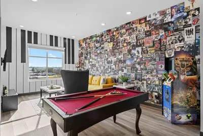 Image de Your Nashville Escape: Arcade& Pool Table Awaits!