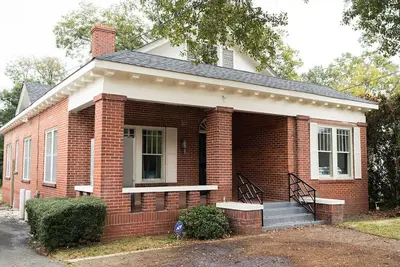 Image de Historic home near Ft Moore and Downtown