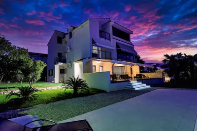 Image de Spacious Kastel Stafilic Apartment with Private Pool - Three Bedroom Apartment