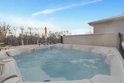 Image de Indoor Pool/Arcade/Theater/HotTub/Pickleball/Trail