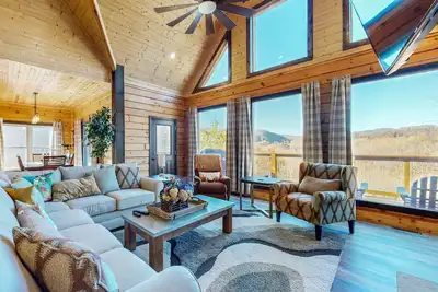 Image de Stunning Log Home With Hot Tub, Long Range Views and Central Ac