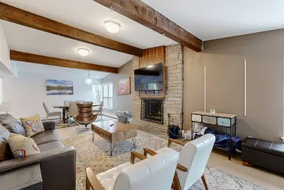Image de Cozy condo with W/D & full kitchen - great location & mtn view
