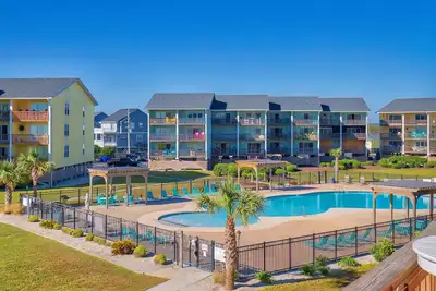 Image de Snow-bird friendly condo with amazing views, beach access and shared pool