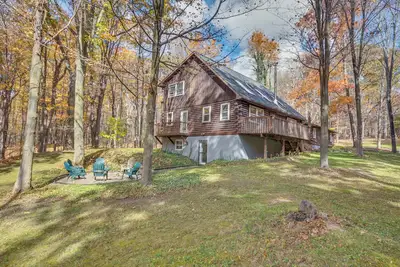 Image de Deck & Game Room: Finger Lakes Family Retreat