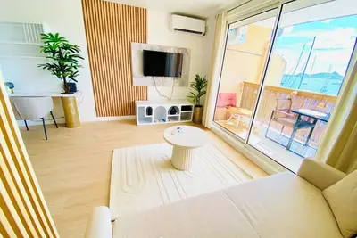 Studio Cocoon, vue mer et marina.