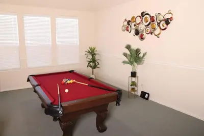 Image de Media Room • Pool Table • Office Room • Kitchen