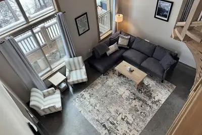 Image de Experience Glacier From This Stunning 2bd/2ba Condo w/Private Hot Tub & Bbq #1-4
