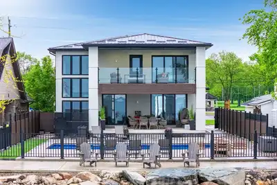 Image de Waterfront Serenity meets Modern Luxury