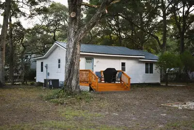 Image de Charming 2-bedroom cottage in tranquil Ocean Isle Beach 5 min drive to the beach