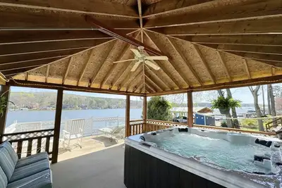 Image de Covered HotTub, Huge Porch, Boat slip @ Badin lake