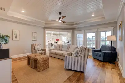 Image de Newly Built, Stunning 4br\/2ba with Waterfront Views