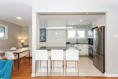 Image de Executive | 3 Beds, 1 Bath | Modern | Sleeps 6