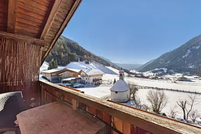 Image de Studio 'Jelerhof Apt Dolomitenblick' avec vue sur les montagnes, jardin partagé et Wi-Fi