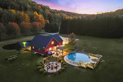 Image de Pond-HeatedPool-Game Room-Theater~SpeakEasy