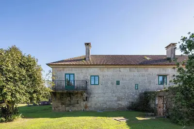 Image de Maison de vacances 'Casa Rectoral Entera' avec vue sur la montagne, piscine privée et Wi-Fi