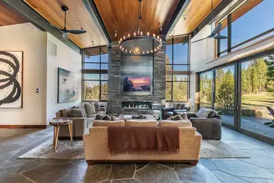 Image de Beaufort Luxury at Lahontan by Tahoe Getaways - Monthly Lease 4 Br w Hot Tub, A/C & Pool Table