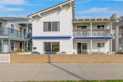 Image de Beachside Oasis in Newport Beach – Steps to Balboa Park, Pier, and The Fun Zone!