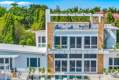 Waterfront / Rooftop Terrace / Heated Pool / Canal View & Access / Horison Key | VlLLAS