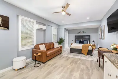 Image de Stylish-Modern Open Concept Studio In The Hearth Of Durham Nc