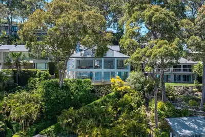 Image de Waterfront Escape, Newport Ih Luxe
