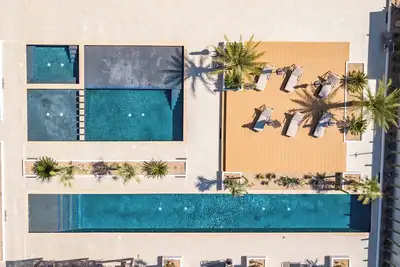 Image de Penthouse w/ Private Jacuzzi, Ocean Views, Pool, Gym & Co-working Area