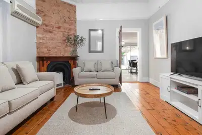 Image de Cottage Charm on Travers - Pet Friendly, Cbd Location