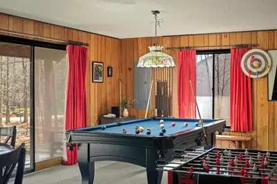 Image de Mountain Magic by AvantStay | Firepit + Game Room - Pool Table, Foosball