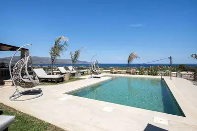 Image de Deluxe villa with heated pool in Maleme