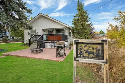 Image de Moose Haven-Private Hot Tub! Pet Friendly! Walk 2 Lake & Shops!