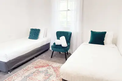 Image de Charming Cottage in the Centre of Wagga!